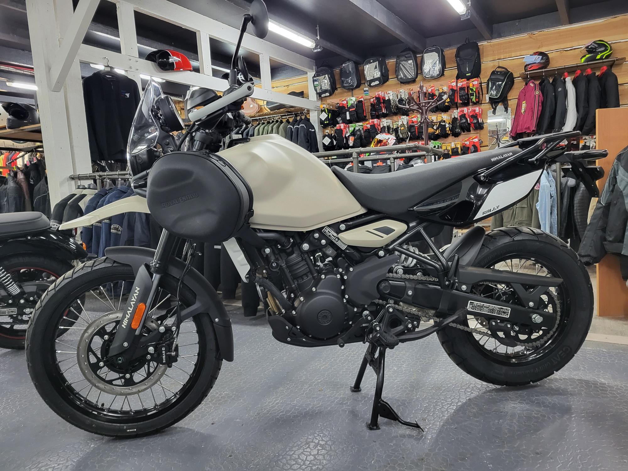 450 himalayan 5890 €